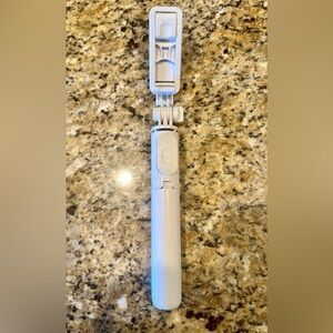KzomKzoo Selfie Stick New White Blue Tooth